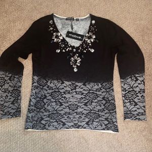 Motive long sleeve v-neck sweater, size large, new with tag